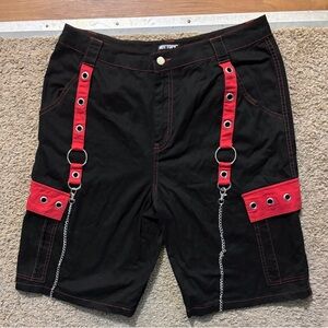 Hot Topic NWT Woman’s Unisex 15 Black and Red Chain Long Baggy Shorts Brand New!